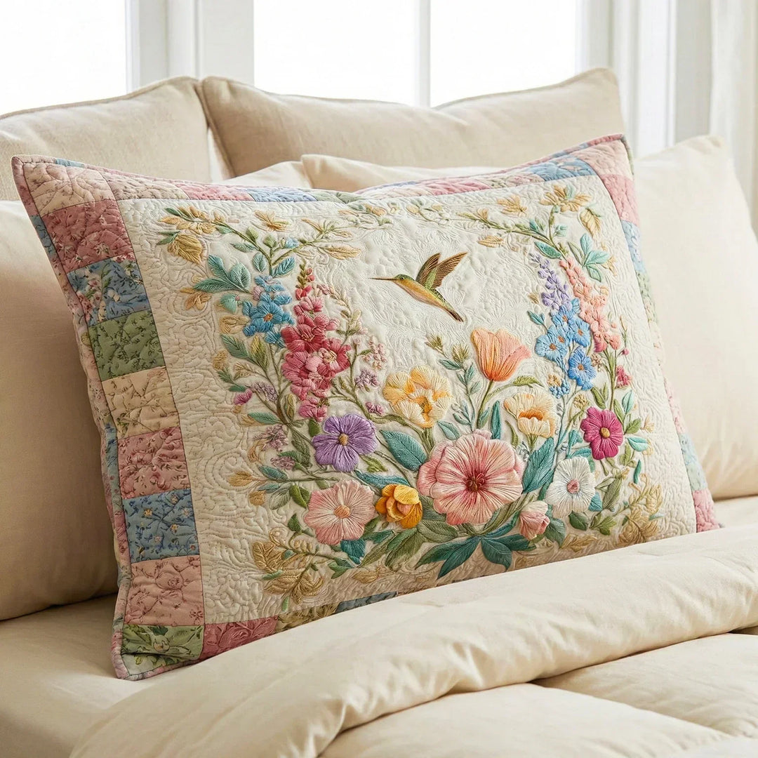 Quilted cushion cover with floral field