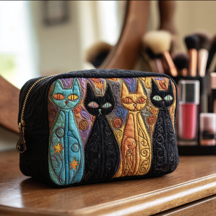 Quilted beauty case with dreaming cat NCU0DK10141