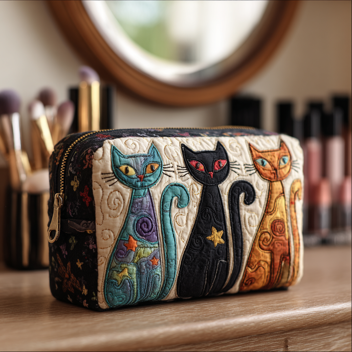 Quilted beauty case with glowing cat NCU0DK10145
