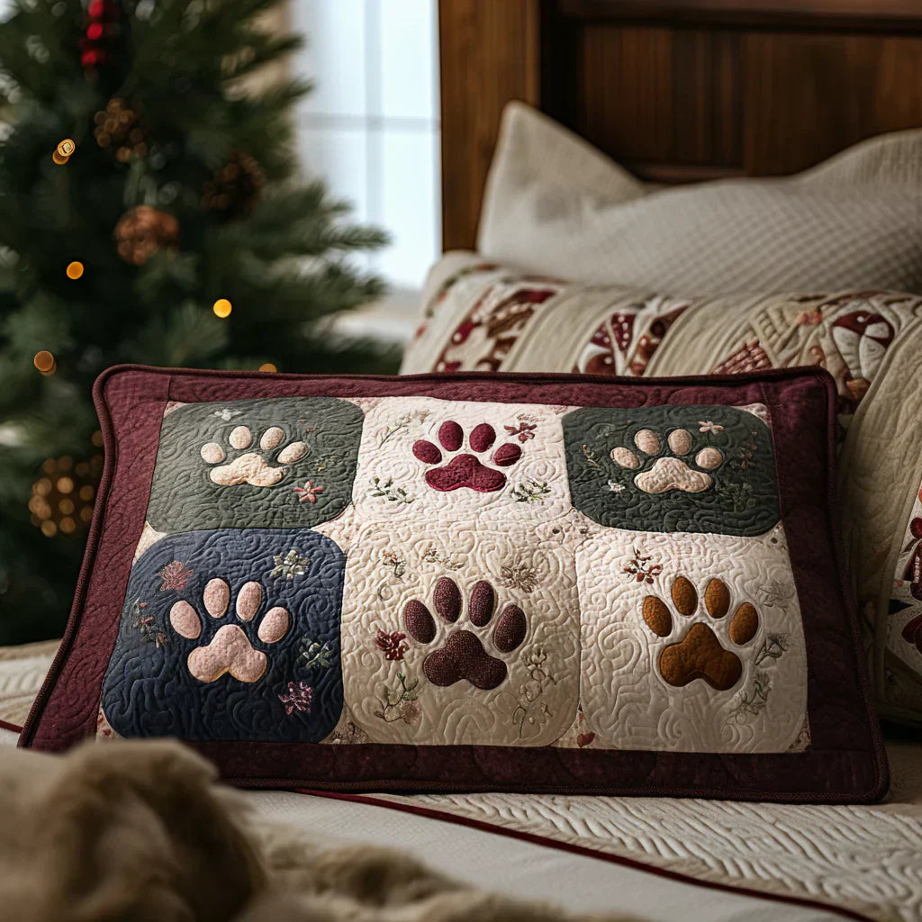 Quilted cushion cover with cozy paws